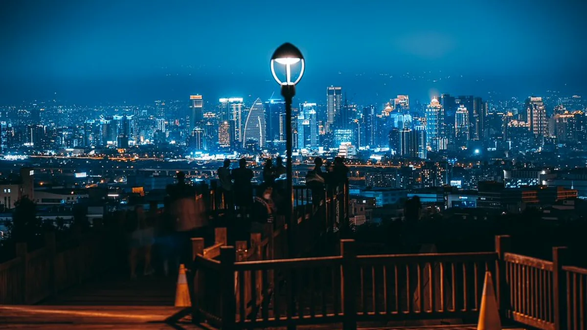 大肚藍色公路夜景眺望台中城市燈海